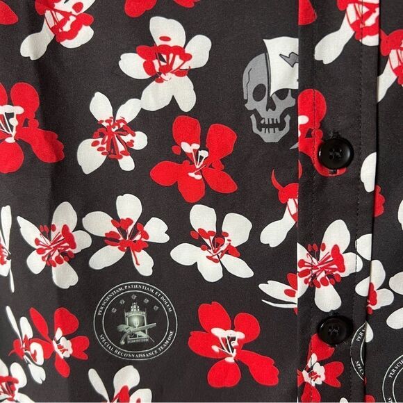Roody Mens Black Red White Skull Hawaiian Floral Button Down Shirt Size Medium - Picture 4 of 6